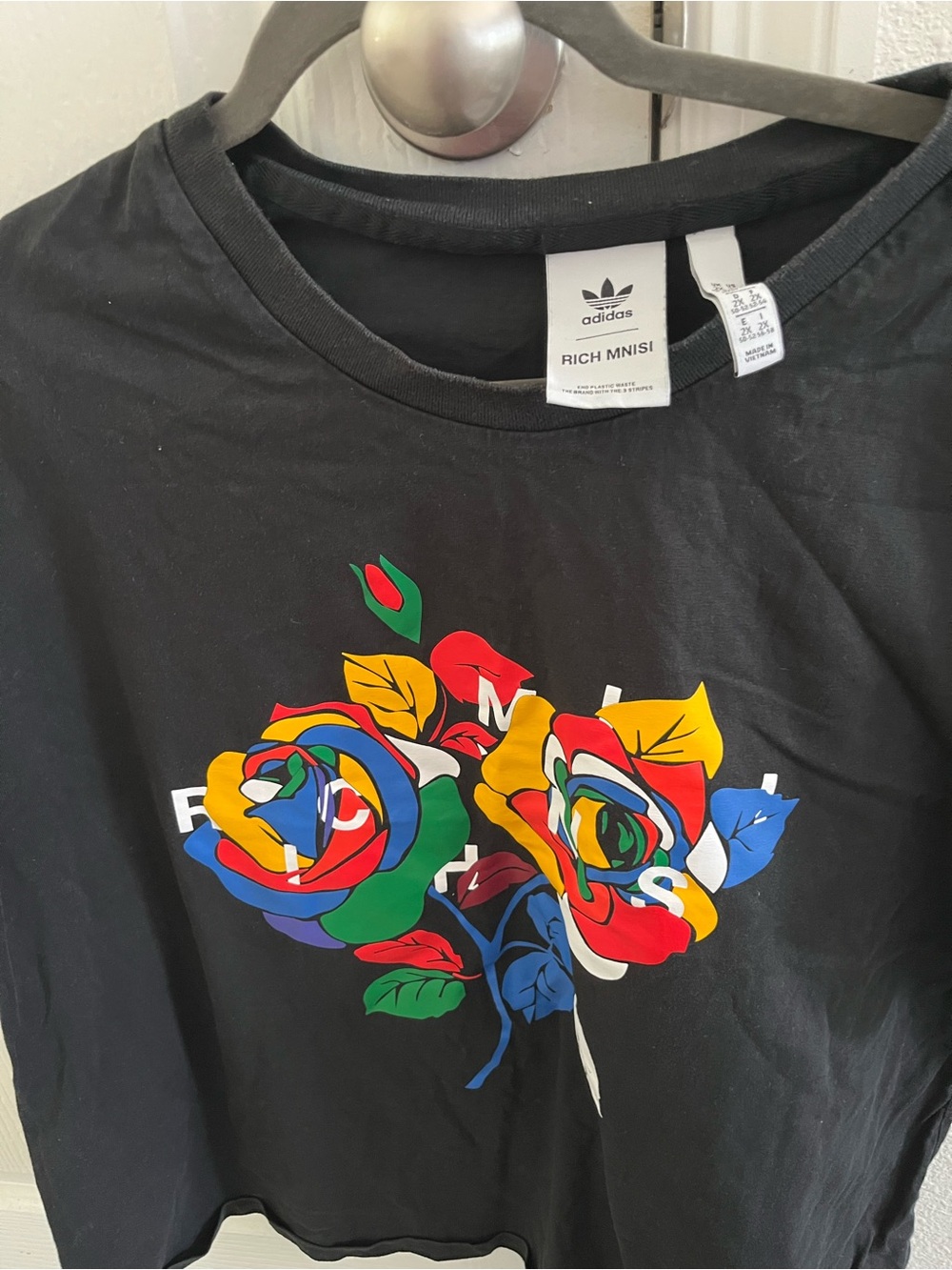 adidas Black Tee with Multicolor Rose Graphic 2x with matching shorts. 1x